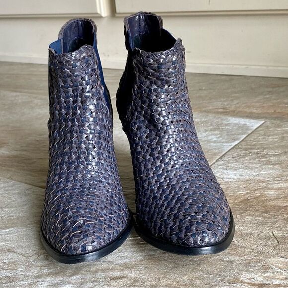 Aquatalia by MARVIN K. Desire Woven Ankle Bootie - Picture 2 of 16